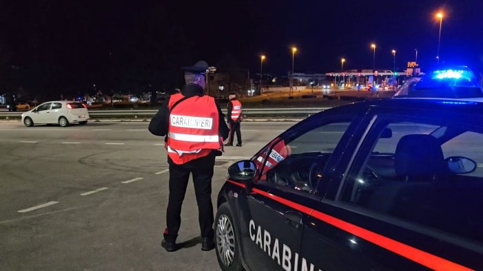 intercettata la banda dell audi nera abbattono la barriera al casello e fuggono