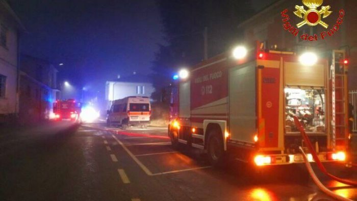 prata si lancio nel vuoto per fuggire alle fiamme tre responsabili a processo