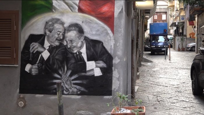 ai quartieri spagnoli spunta il murales per falcone e borsellino