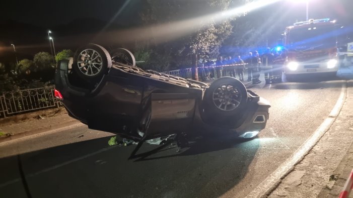 auto si ribalta a sant eustachio paura per il conducente