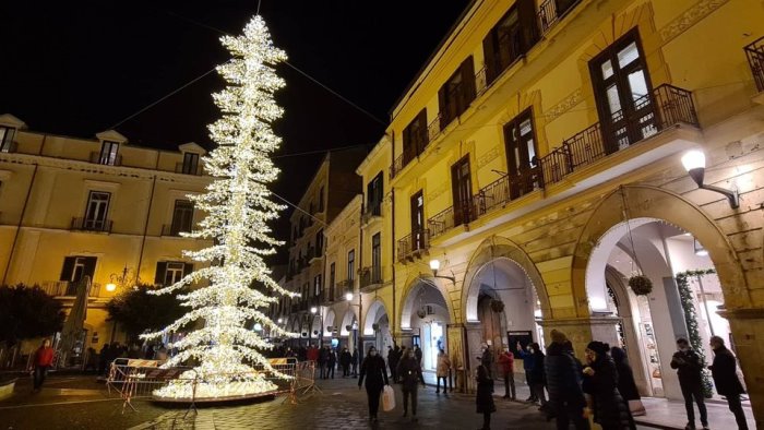 cava addio missile supersonico smontato l albero di natale