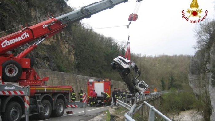 conza auto nel fiume muore 18enne assolti funzionari anas