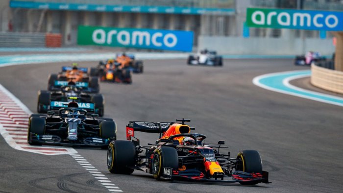 gp abu dhabi vince verstappen su bottas e hamilton