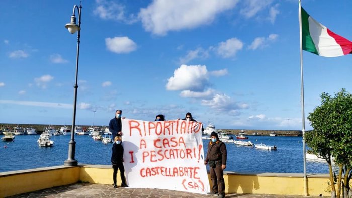 castellabate cittadinanza onoraria per i pescatori di mazara