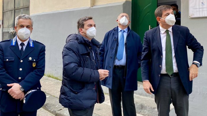 napoli amendola in visita al carcere di poggioreale