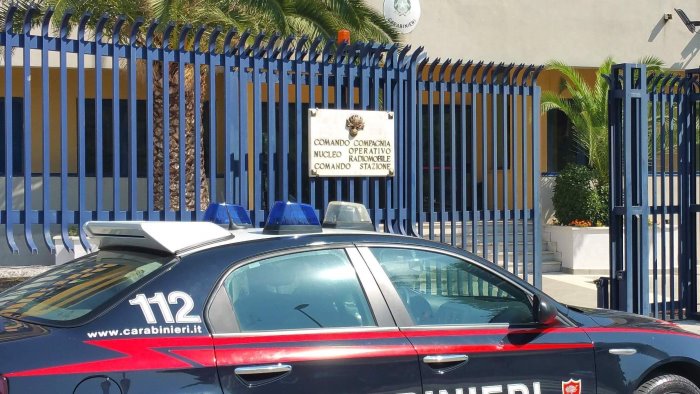 ubriaco prende a morsi carabinieri denunciato