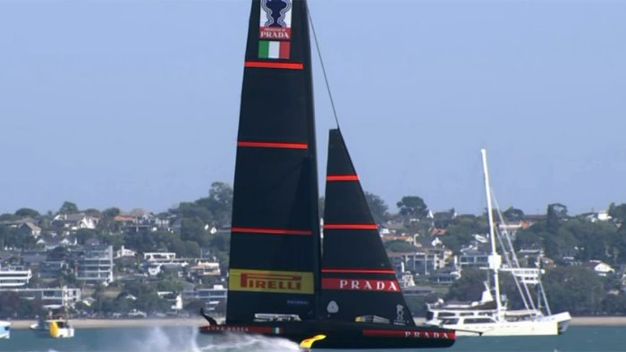 america s cup il vento ferma luna rossa e gli altri team