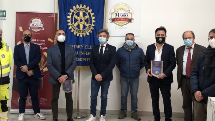 maxi donazione di pasta a protezione civile e parrocchie