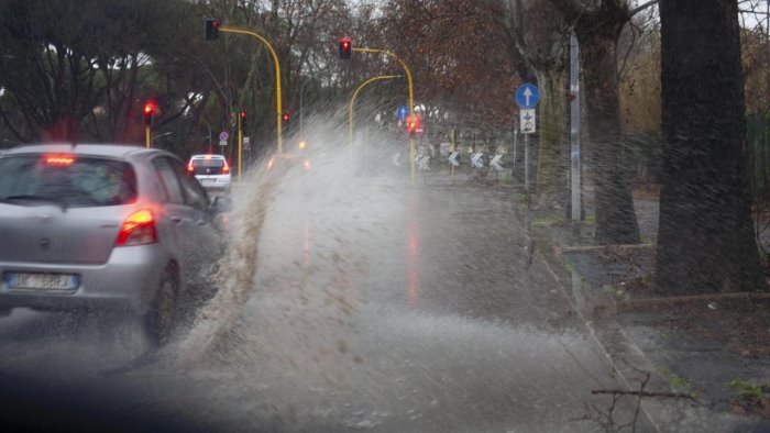 maltempo l allerta continua tra raffiche di vento e temporali