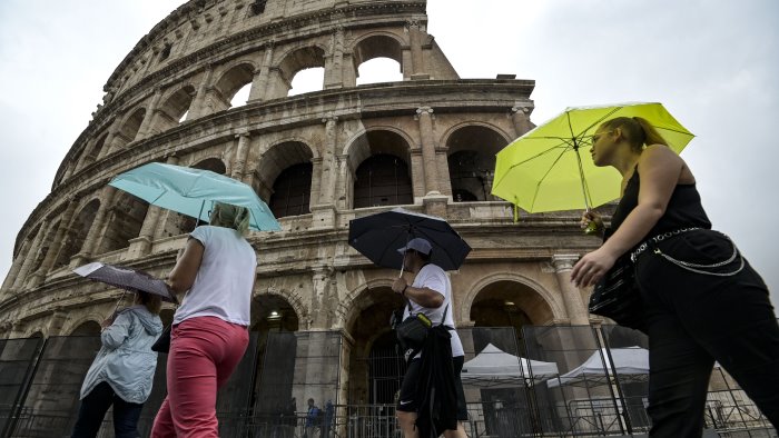 vacanze bloccate causa covid mancano 10 3 milioni di turisti