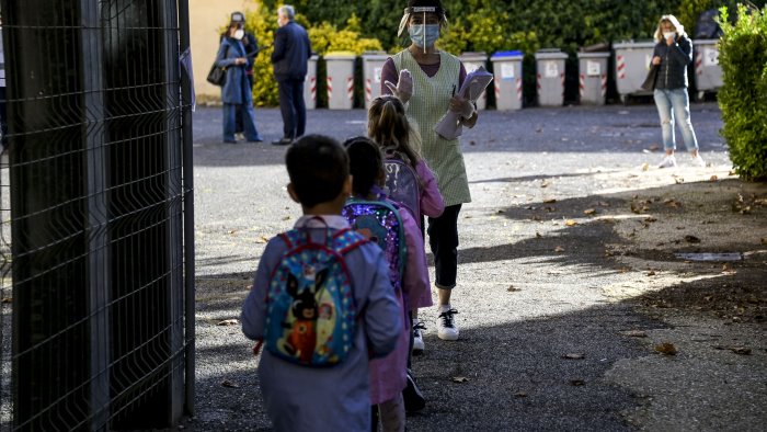 scuola si torna in classe fino alla seconda elementare