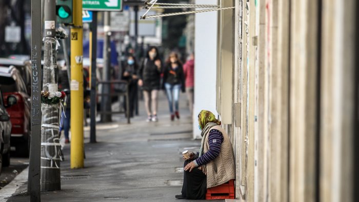 covid a napoli in 24 ore 7mila richieste buoni alimentari