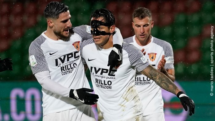 benevento doppietta di lapadula e ternana ko strega al secondo posto