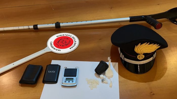 droga anche in una stampella testata a carabiniere resta agli arresti