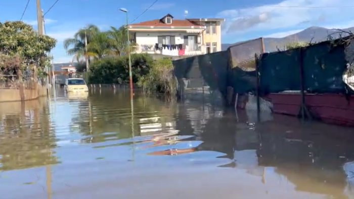 strada allagata i soccorsi non sono potuti entrare e mia madre e morta