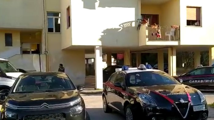 blitz dei carabinieri nelle case dei rom sequestrate 6 automobili