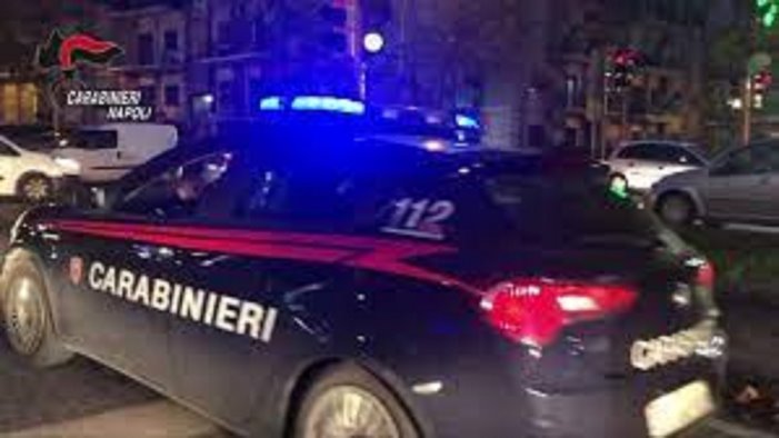 evade domiciliari e con l auto fa un incidente carabinieri arrestano 47enne