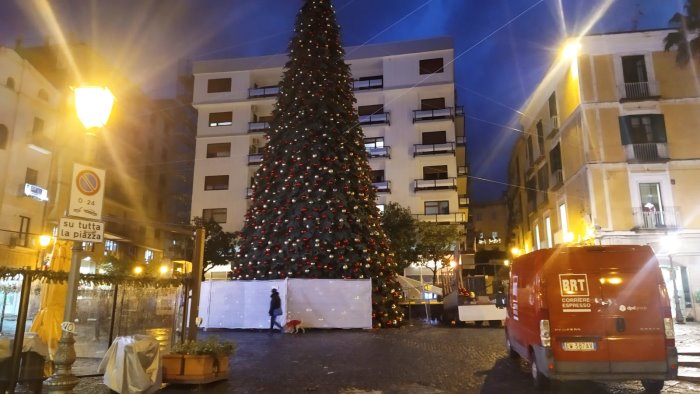 luci d artista si parte domani ultimato anche il montaggio dell albero