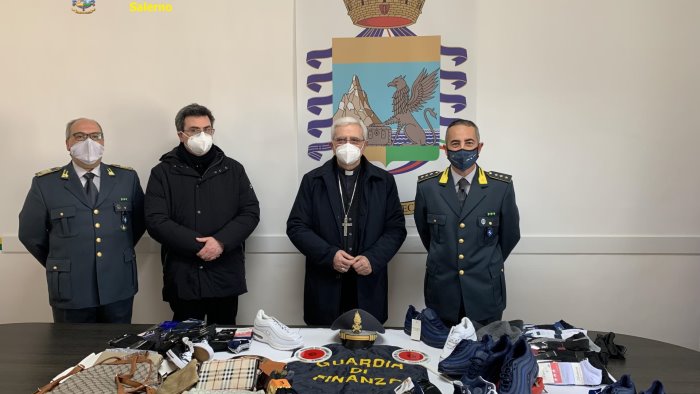 donati alla caritas i capi d abbigliamento sequestrati dalla gdf