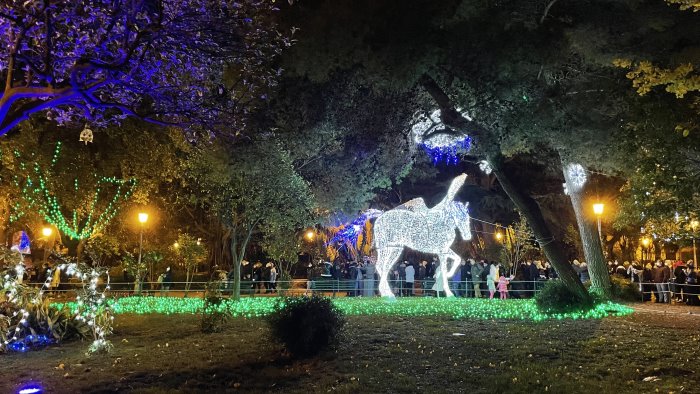 covid casi in aumento salerno chiude la villa comunale nelle due vigilie