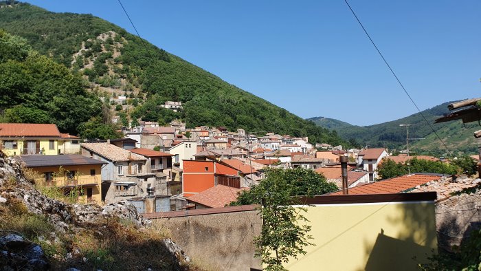 covid volturara contagi anche tra i bimbi scattano i tamponi di massa