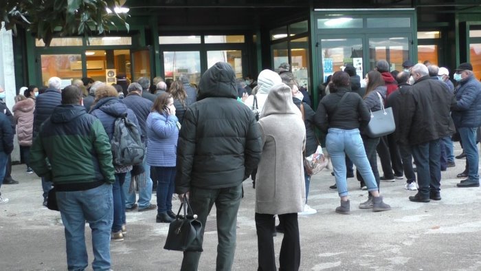 covid in irpinia contagio dilagante vaccini anche a natale