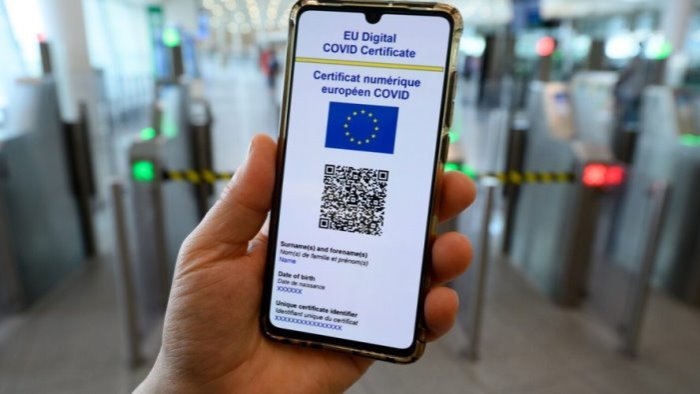 beccato falsario dei green pass nel pc aveva cartella con certificati rubati