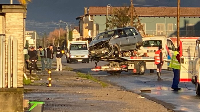 sassano tragico incidente stradale all alba muore una ragazza