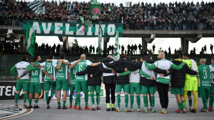 avellino un difensore salta la juve stabia due squalificati tra le vespe