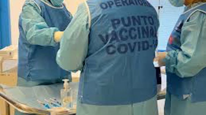 vaccini corsa alle terze dosi somministrati oltre 6 100 vaccini in poche ore