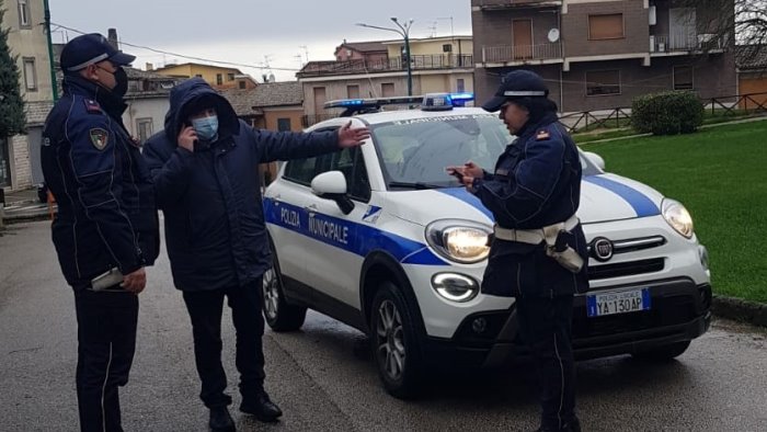 ariano e scontro sulla pista di pattinaggio la minoranza blocca tutto