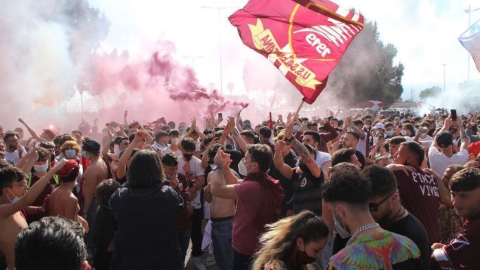 cessione salernitana situazione in evoluzione gli scenari a 24 ore dal gong