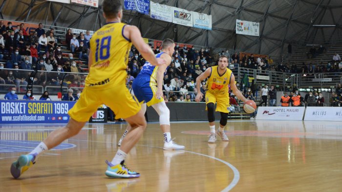 basket serie a2 scafati vince il big match con verona 77 57