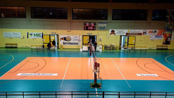 l accademia volley soffre ma espugna battipaglia per l ottava vittoria di fila