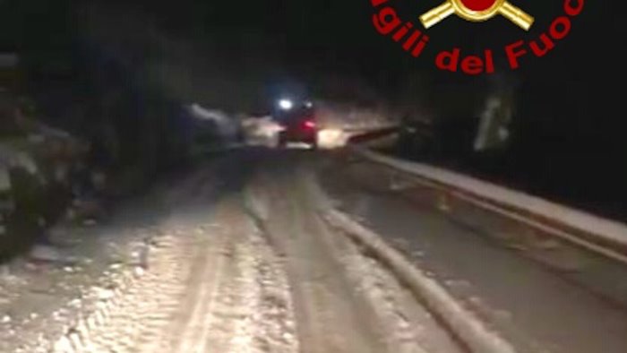 in jeep di notte a campo maggiore restano bloccati tra la neve salvi 2 ragazzi