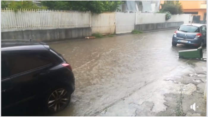 giorno dell immacolata con l allerta meteo rischio allagamenti in campania