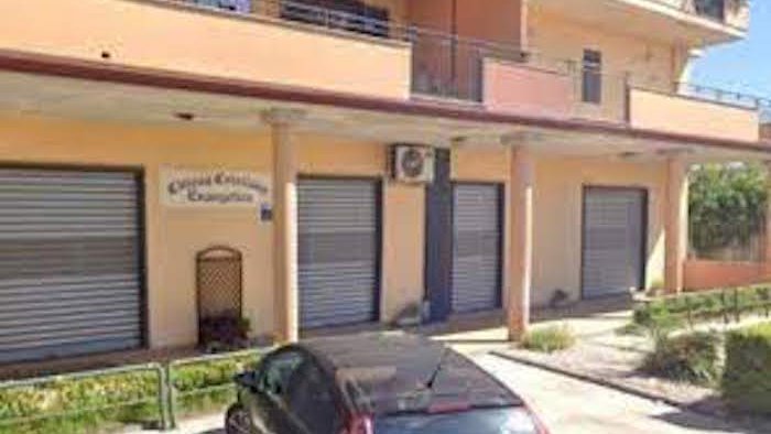 terrore a caserta sei persone armate in chiesa rapinati tutti i fedeli