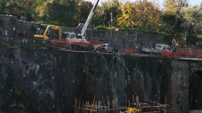 piano di sorrento lavori infiniti a via ponte orazio arriva un altra proroga