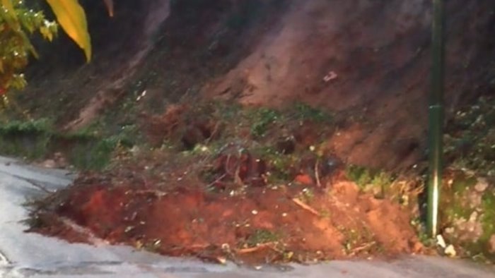 due smottamenti a cava chiusa una strada il sindaco massima prudenza