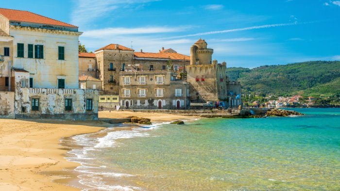 giornata dedicata alla pulizia delle spiagge a castellabate