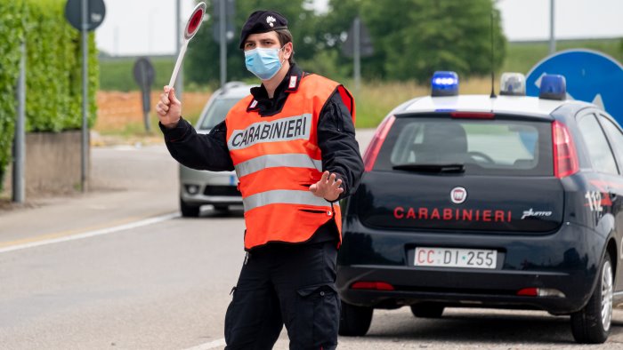 inseguimento spericolato a baiano carabiniere avverte malore e giovane in fuga