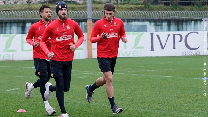 benevento cannavaro concede un giorno libero poi allenamenti fino a natale