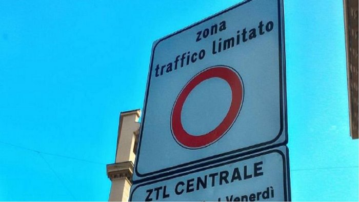 regolamentato l accesso alla ztl di via landolfi ad agropoli