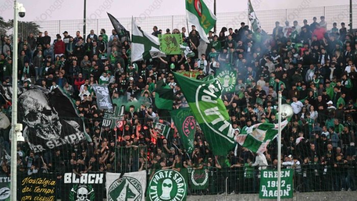 curva sud avellino raccolta giocattoli per il reparto pediatrico