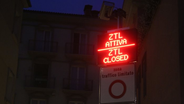 ad avellino l aperitivo di natale con strade chiuse al traffico fino alle 2