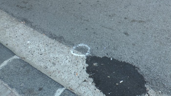 salerno spari in via palinuro e buttafuori accoltellati fermati due ventenni