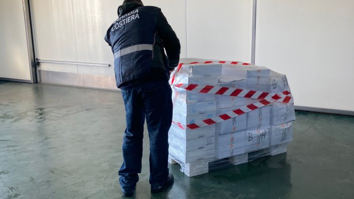 sequestrati 230kg di pesce surgelato non tracciato nel golfo di policastro