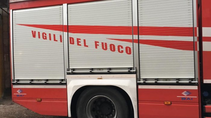 crolla il solaio di una palazzina a eboli evacuate 4 famiglie