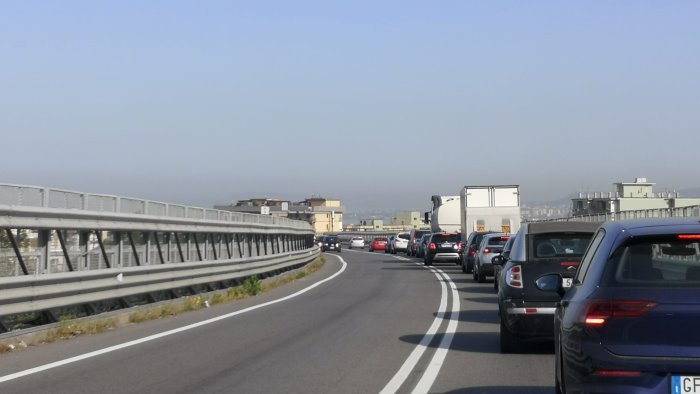 castellammare di stabia chiude il viadotto traffico dirottato in centro citta