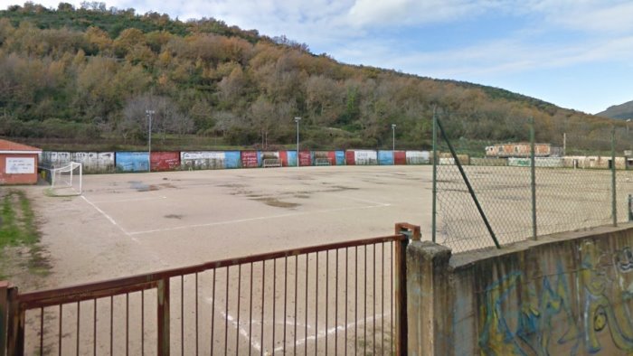 a camerota al via ai lavori per il campo sportivo in erba sintetica